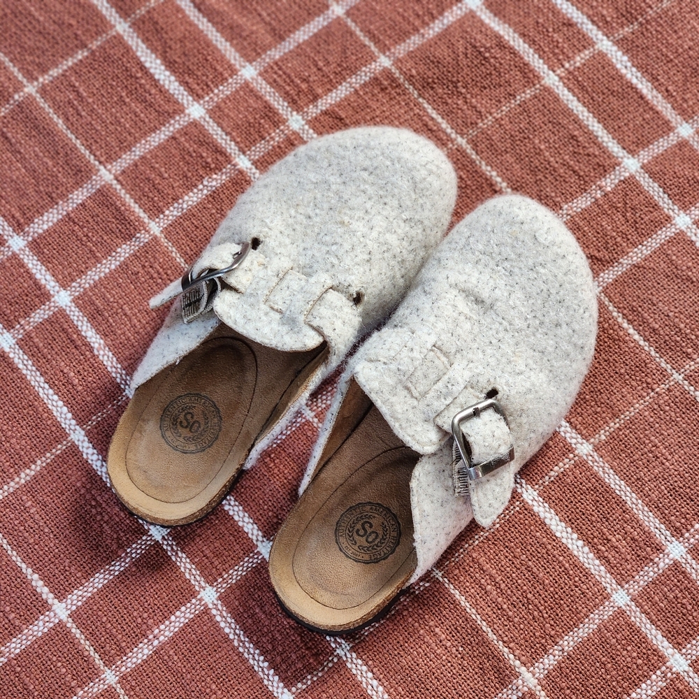 So, comfy slip ins, women's size 5, polyester and wool blend. EUC